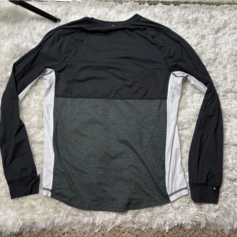 American Eagle Long Sleeve - Picture 6 of 7